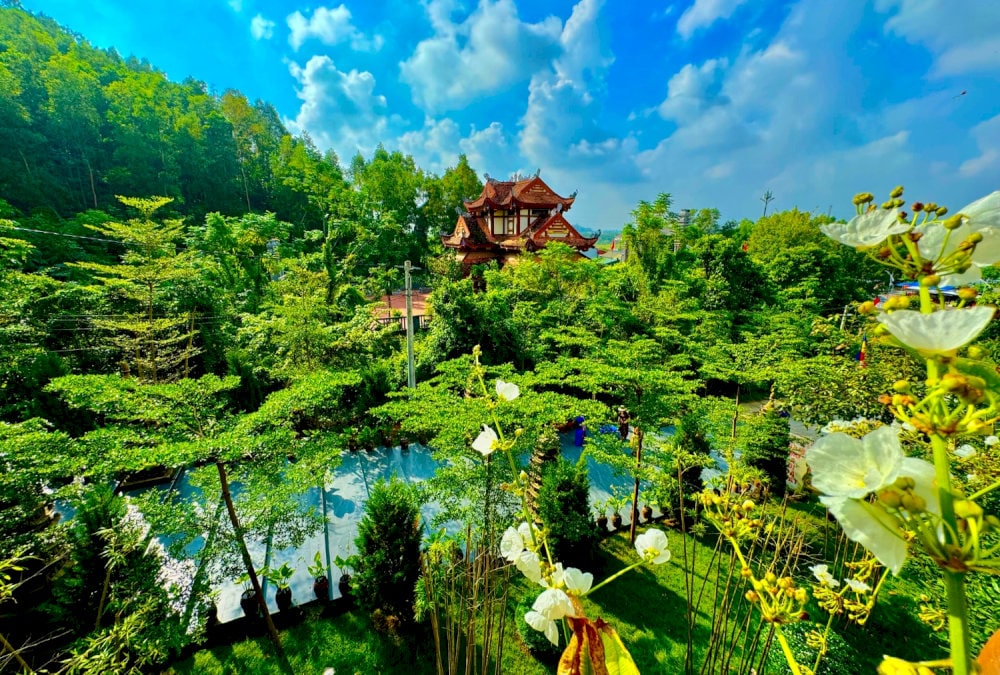 Với kiến trúc độc đáo kết hợp tinh hoa văn hóa Á Đông